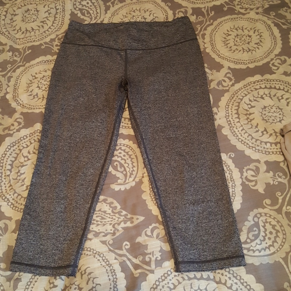 Victoria's Secret Knockout capri leggings